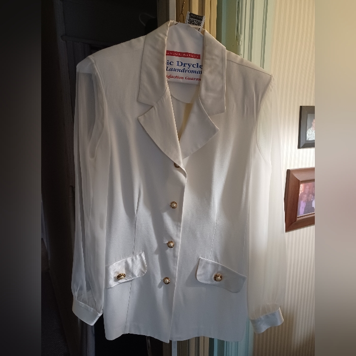 R & M Richards By Karen Kwong Womens Jacket Ivory With Gold Buttons Size